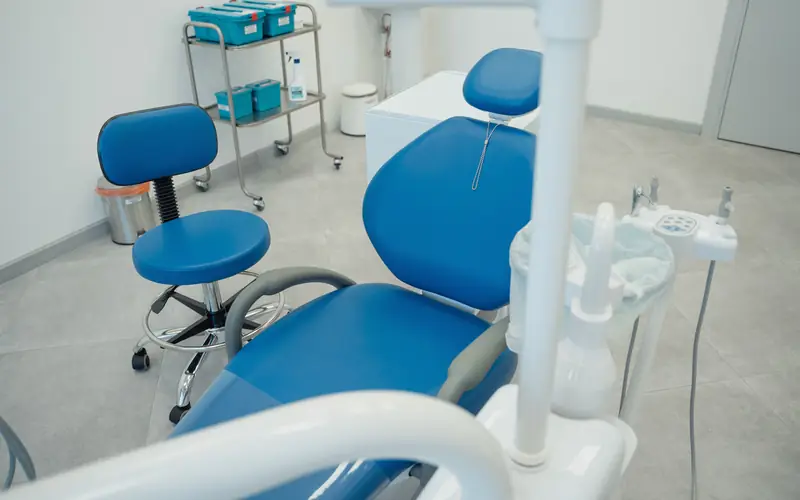 Fauteuil de soins d'un cabinet dentaire