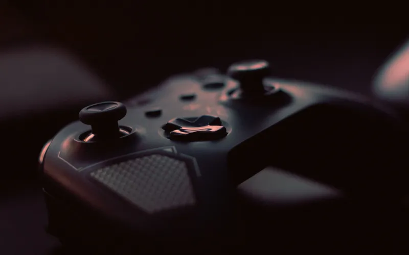 Manette de jeu vidéo dans la pénombre